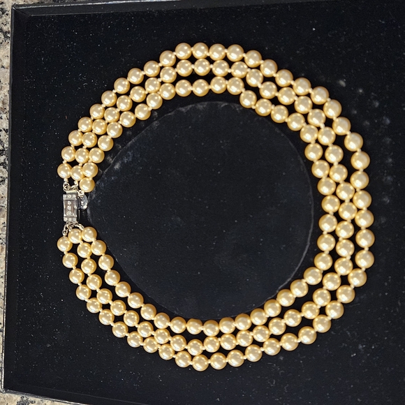 SALE!! Vintage Jackie Onassis Pearl Necklace - Picture 9 of 9